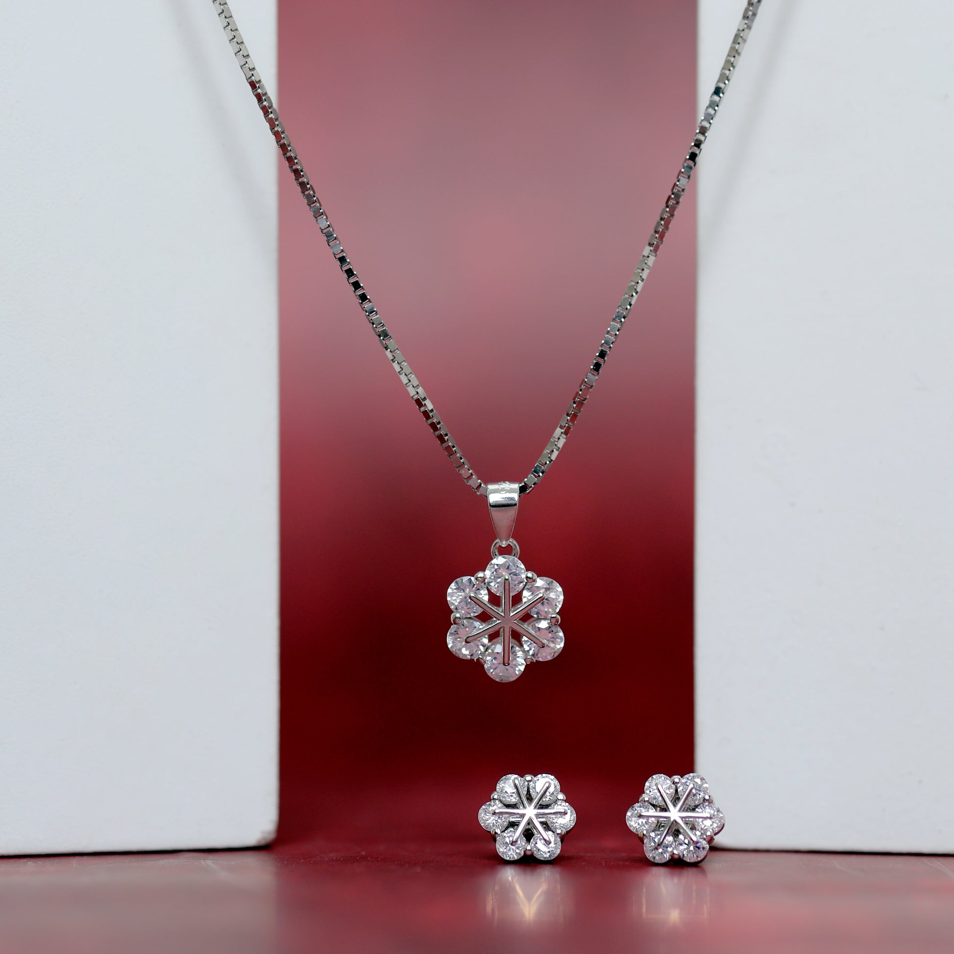 Flower Necklace with Zirconia for Women and Girls Cubic  Necklace - varudijewellers